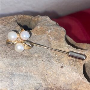 Vintage 50s Gold Toned with 3 Cultured Pearls Hat Pin